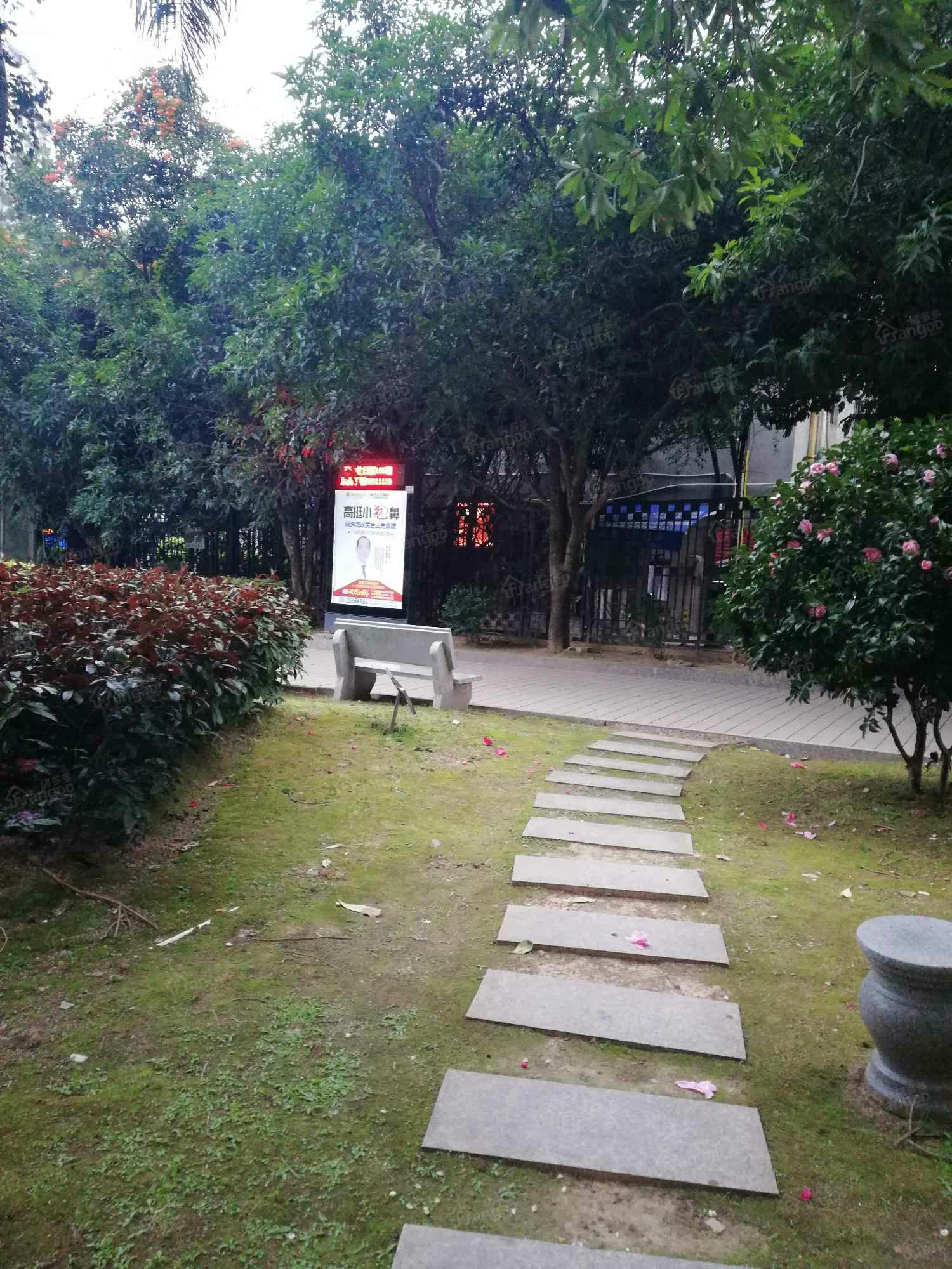 都市芳庭小区图片