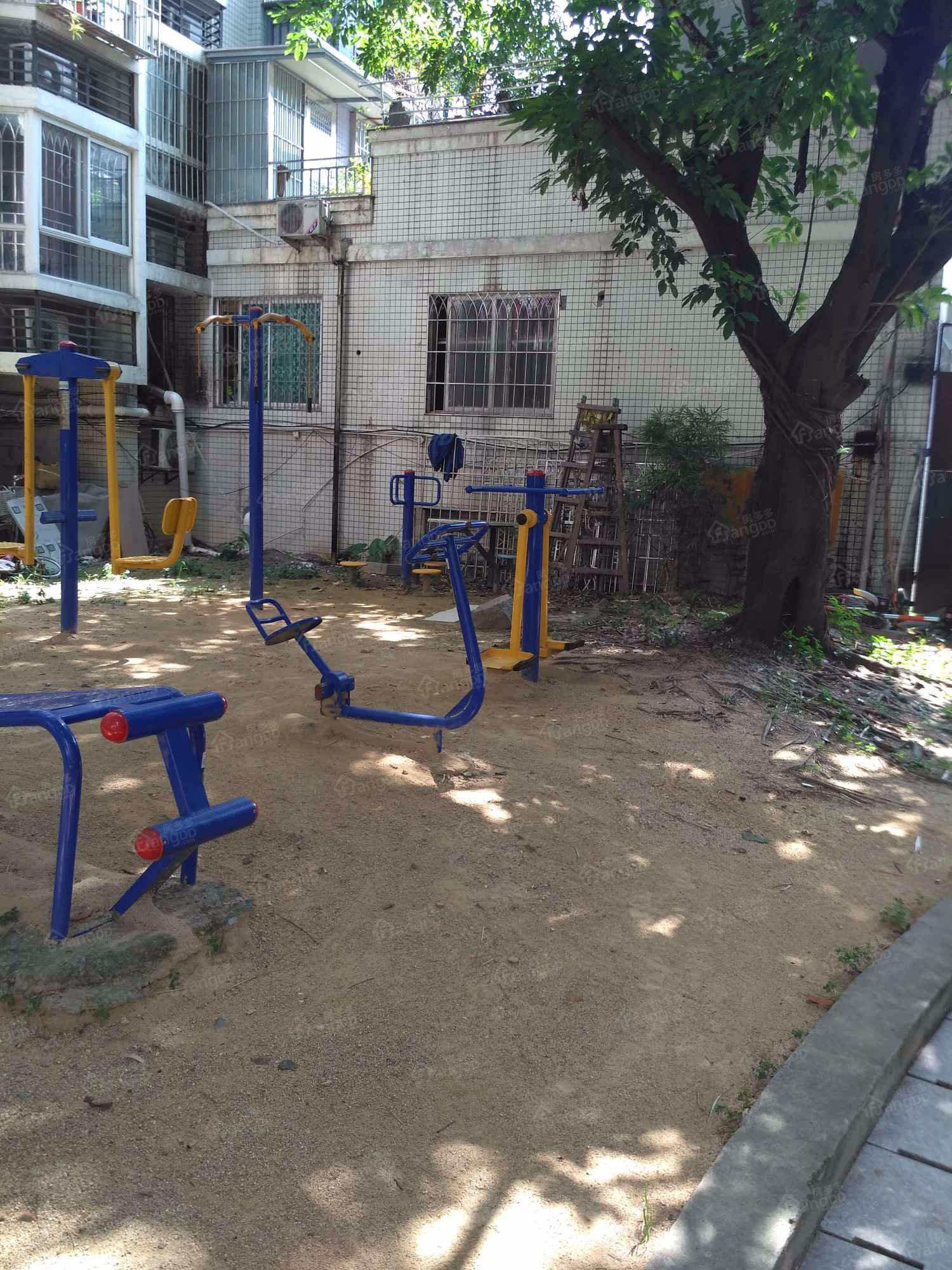 康居康园小区图片