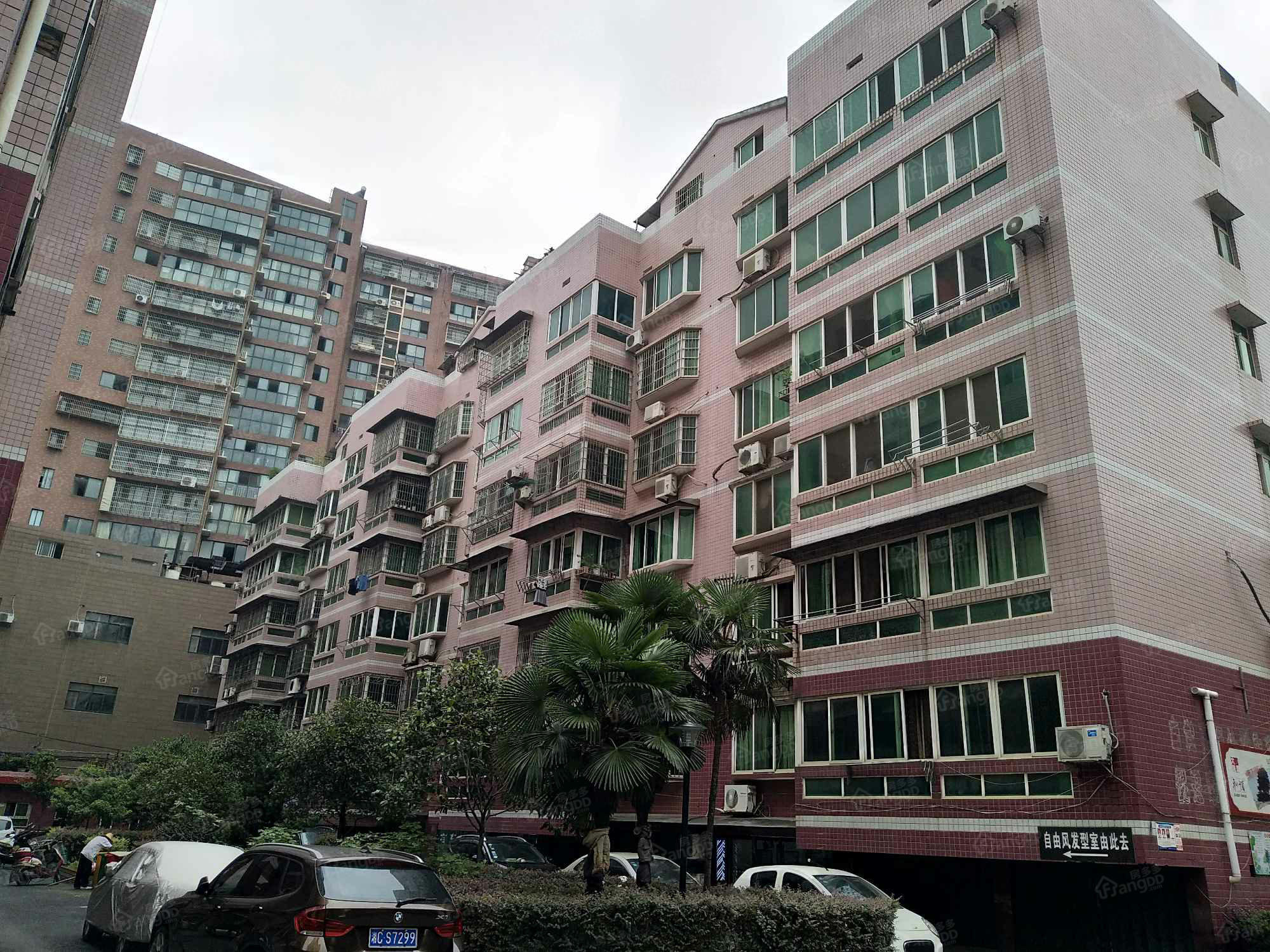 银海花园小区图片