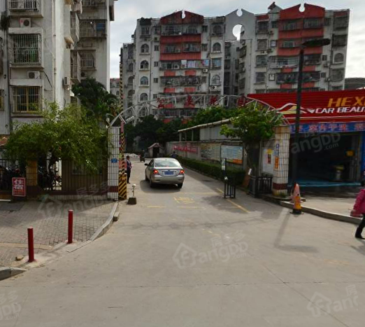 公交花园小区图片