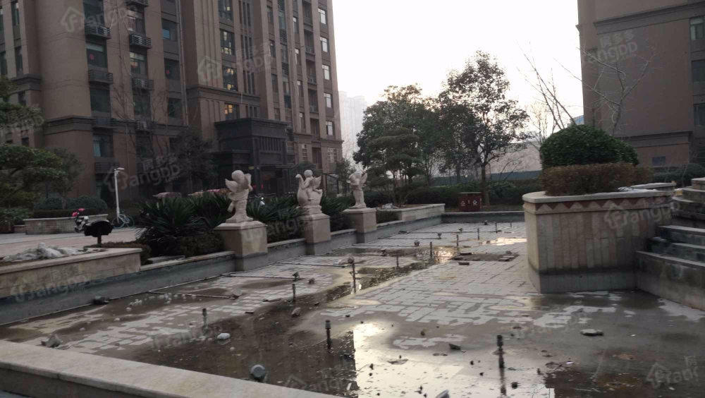 中成皇家花园小区图片