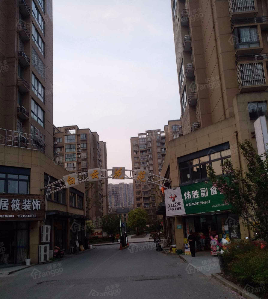 白云花苑小区图片