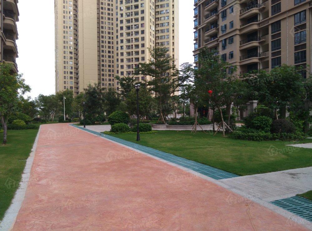 星河时代小区图片