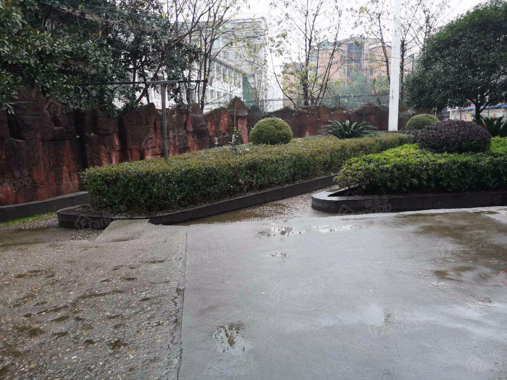 东升花苑小区图片