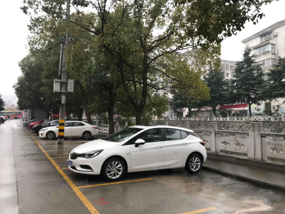 河畔花园小区图片