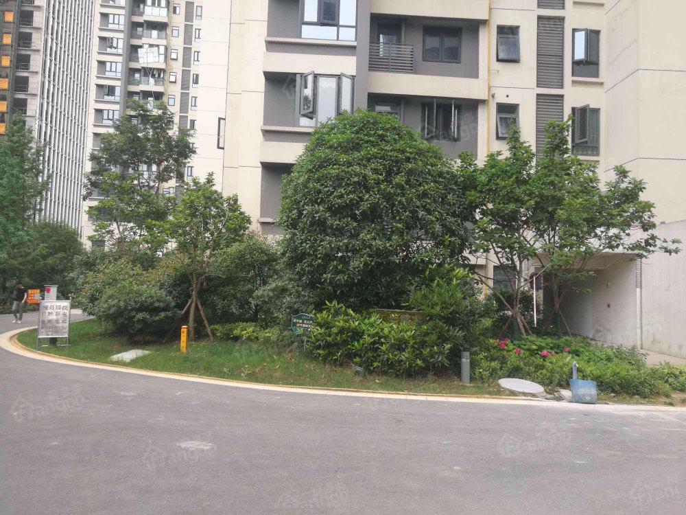 新华广场小区图片
