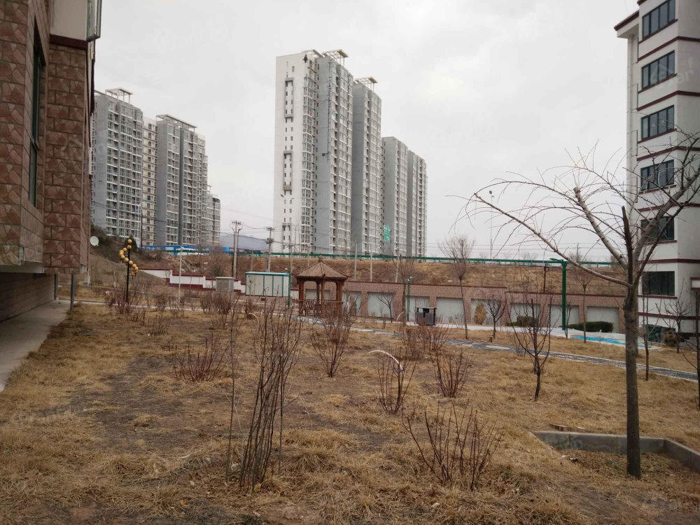依翠园小区图片
