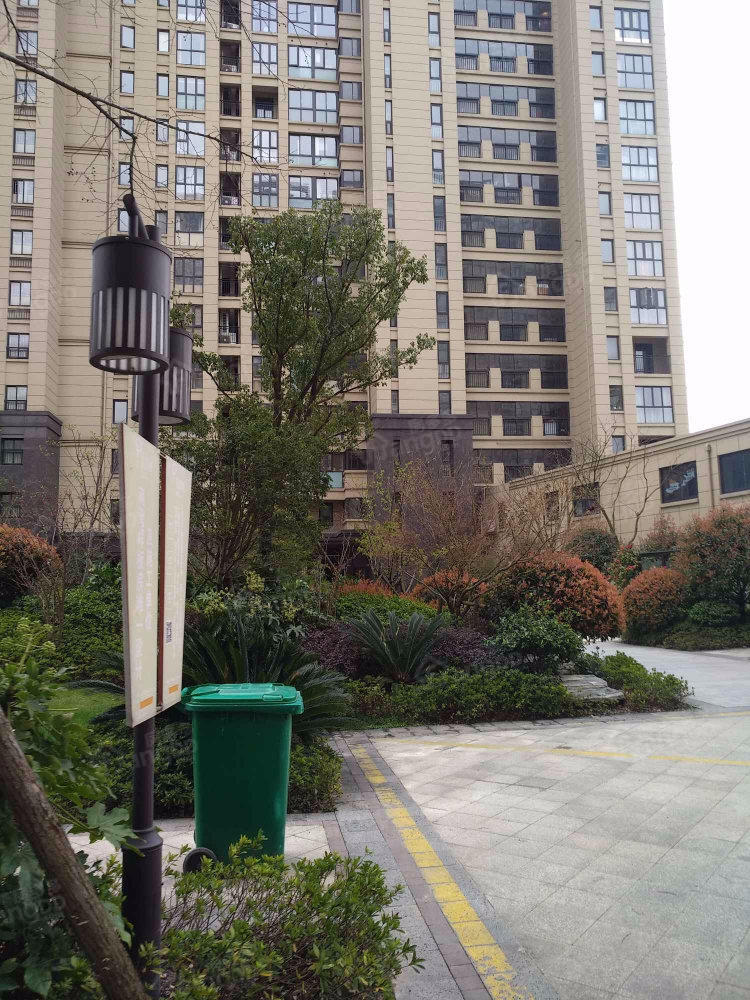 鸿翔南湾小区图片