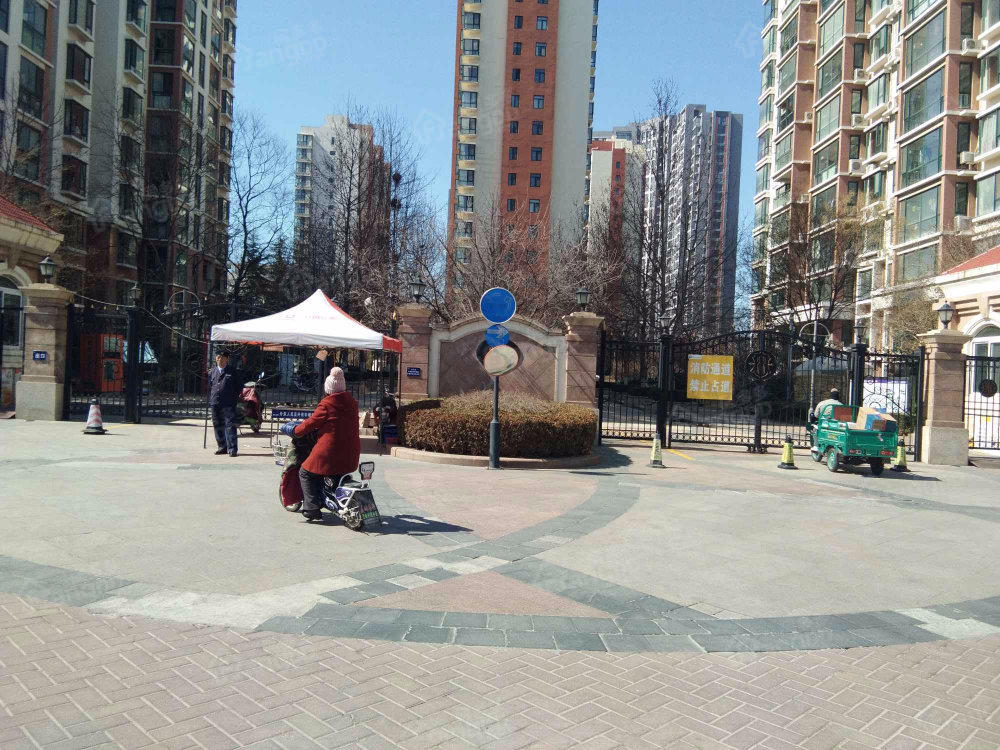 水岸府邸小区图片