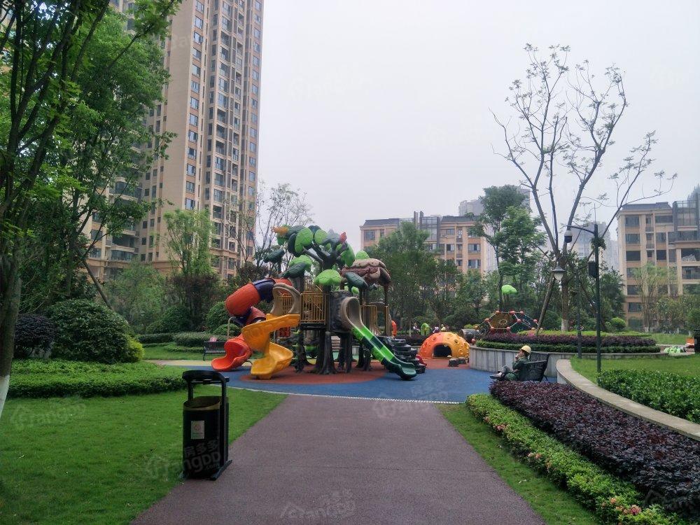 晶泽华府小区图片