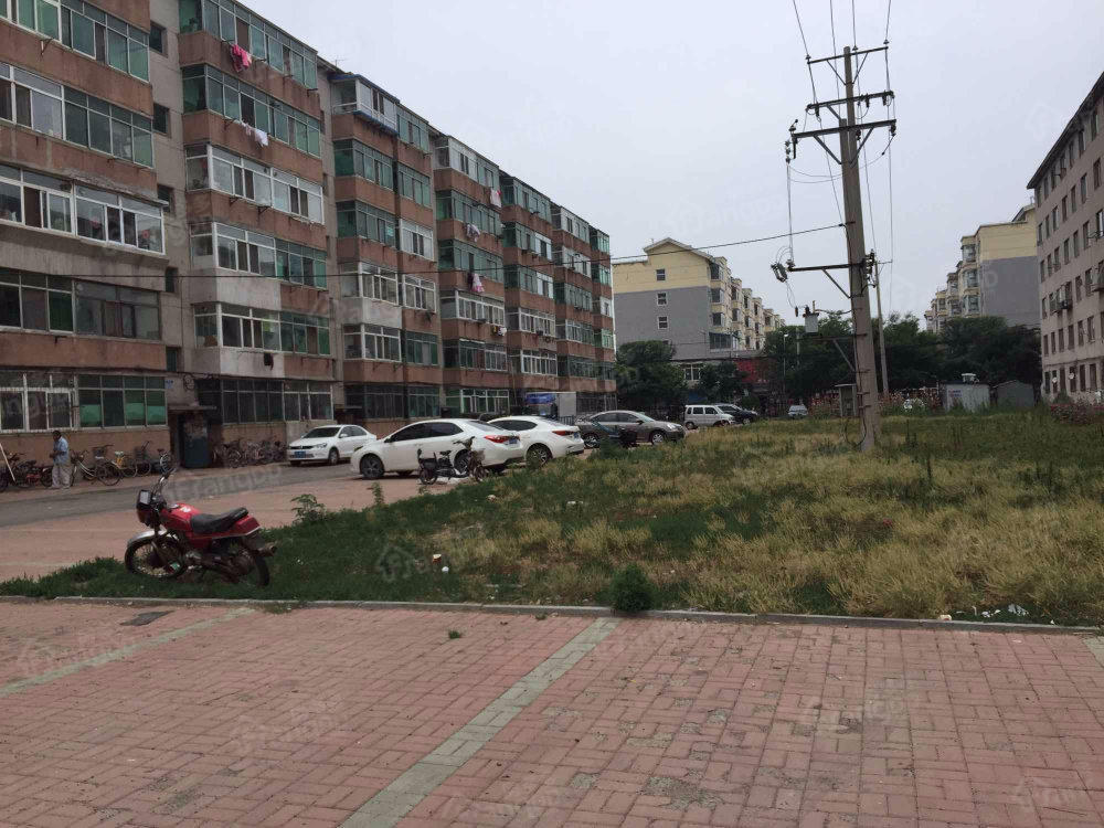 堤畔家园小区图片